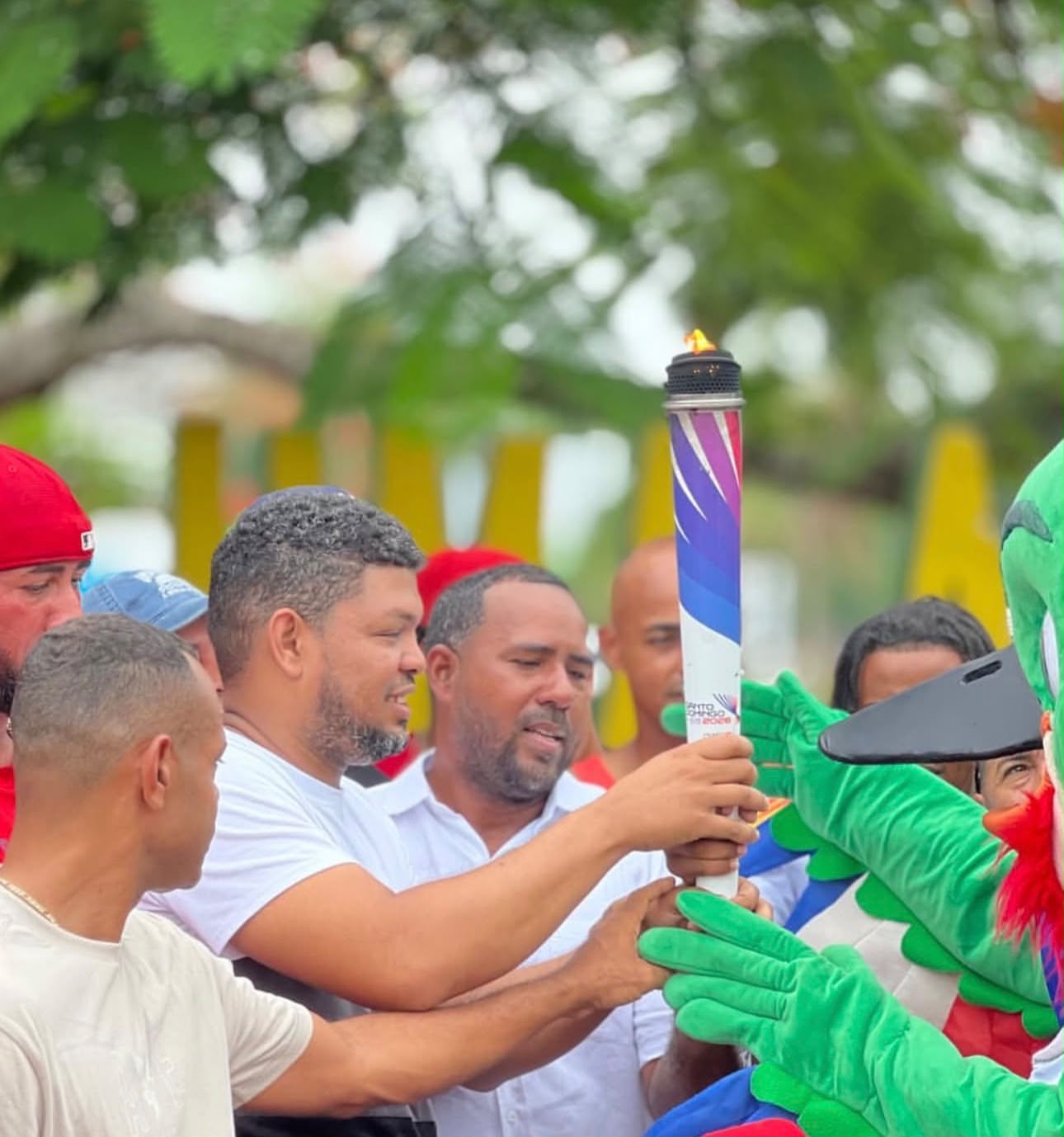 Jima Abajo recibe la Antorcha de los Valores de los XXV Juegos Centroamericanos y del Caribe Santo Domingo 2026