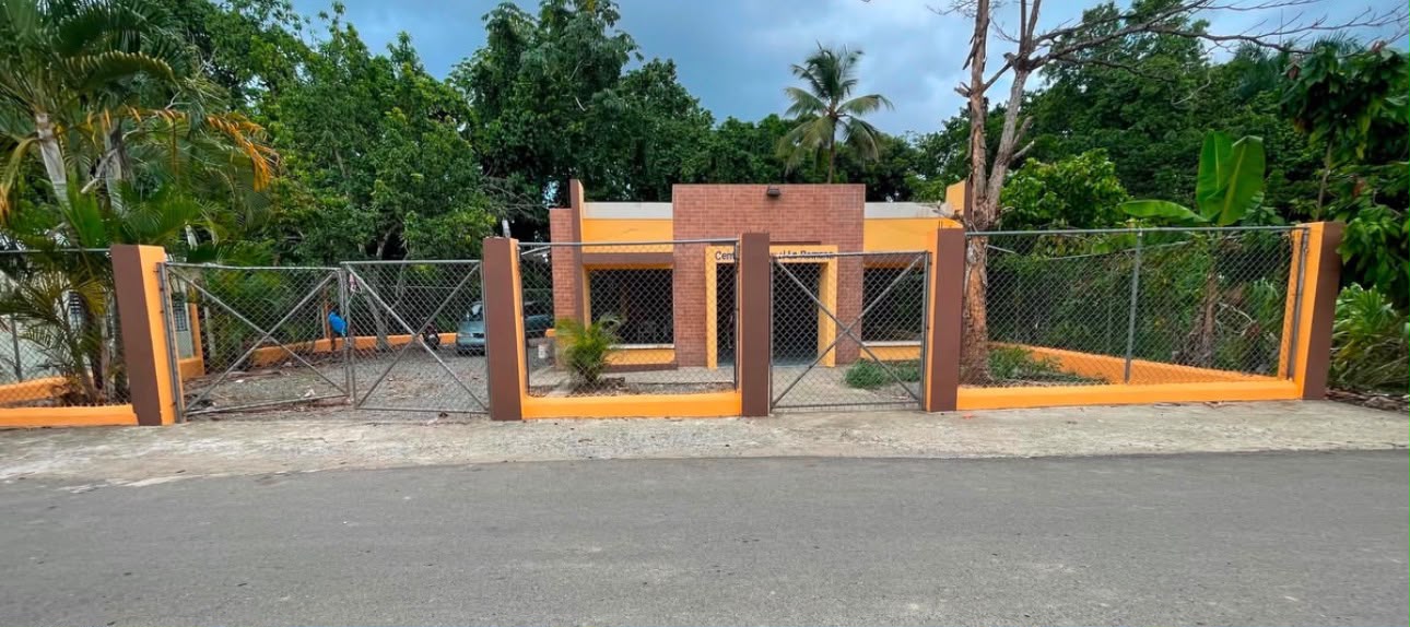 Alcaldía Municipal avanza en el remozamiento del Club de La Romana