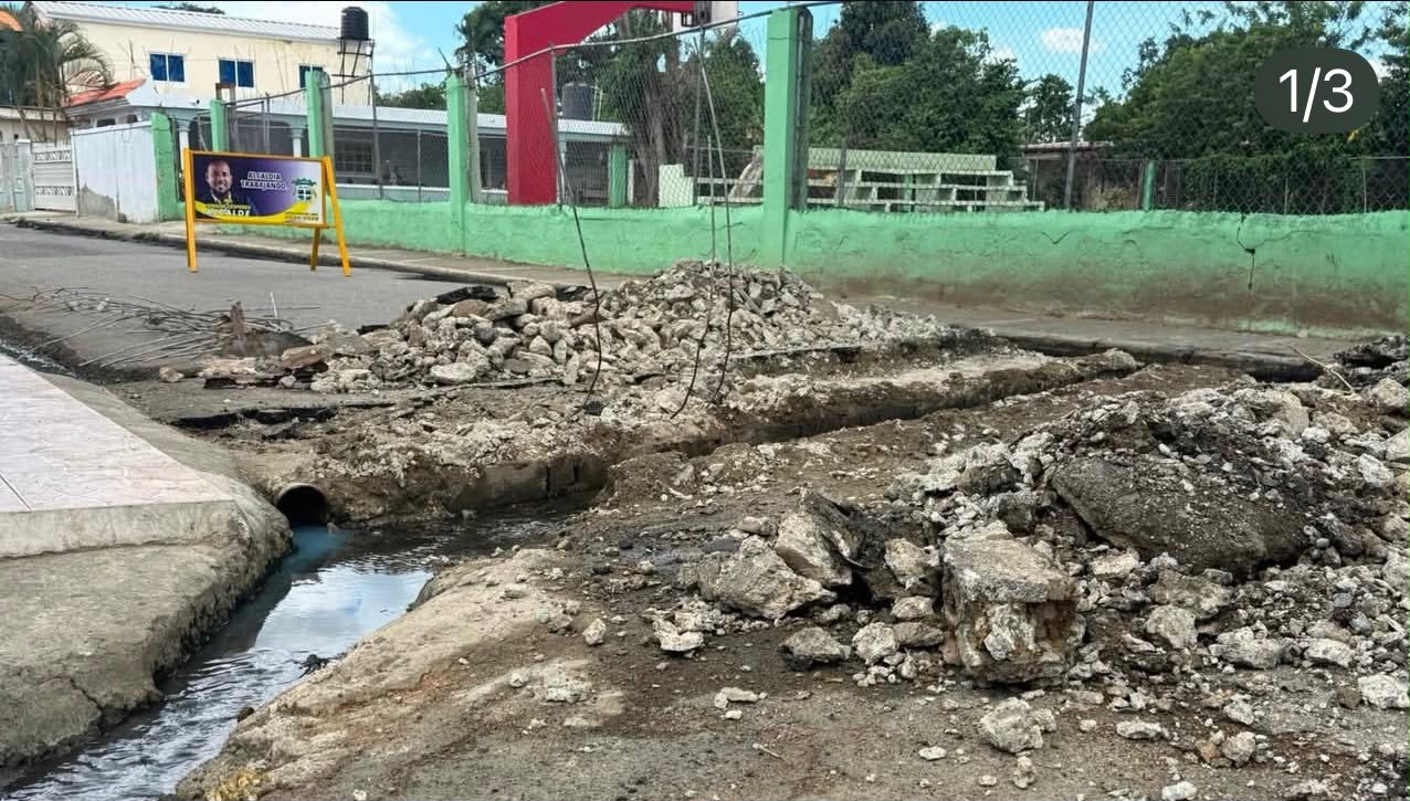 Alcaldía de Jima Abajo avanza en la reconstrucción del badén entre las calles Divina Gómez y 30 de Marzo